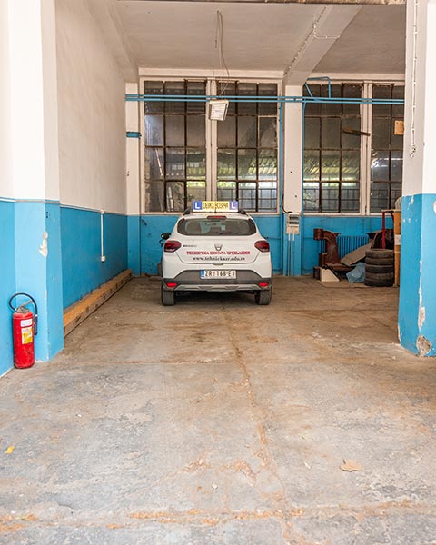 ВОЗАЧ МОТОРНИХ ВОЗИЛА